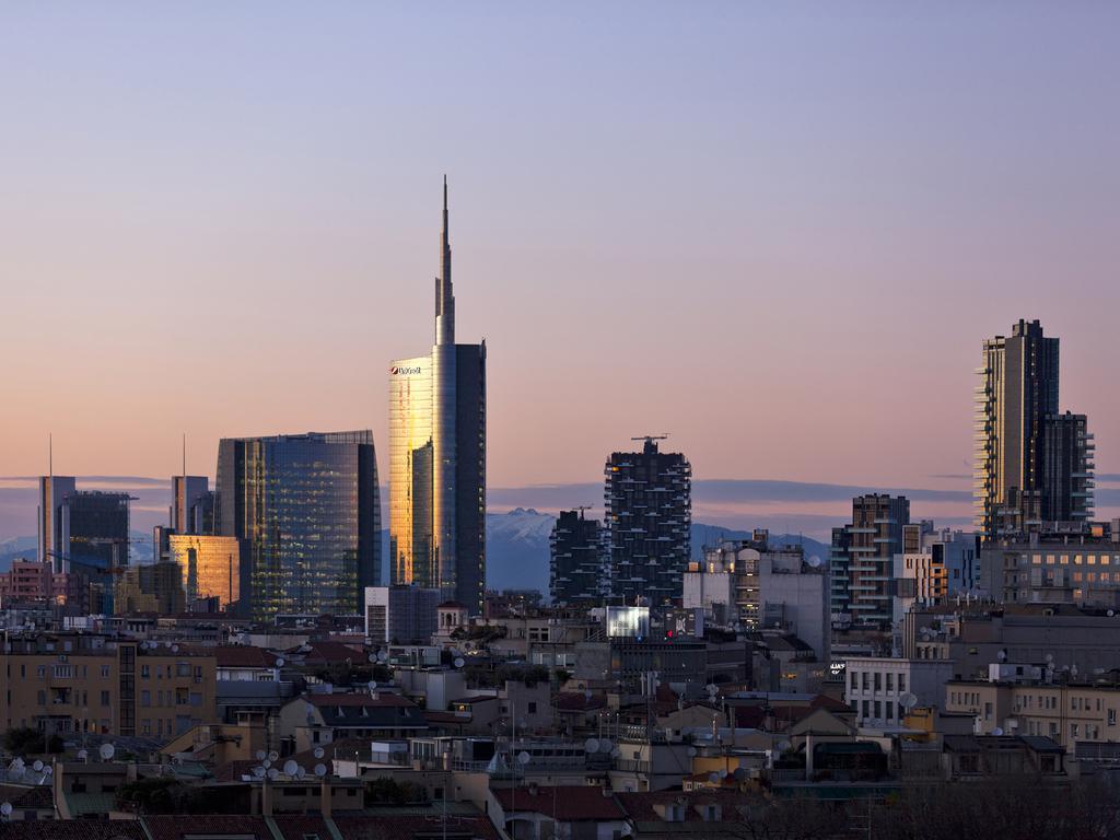 My Bed Montenapoleone Hotel Milan Exterior photo