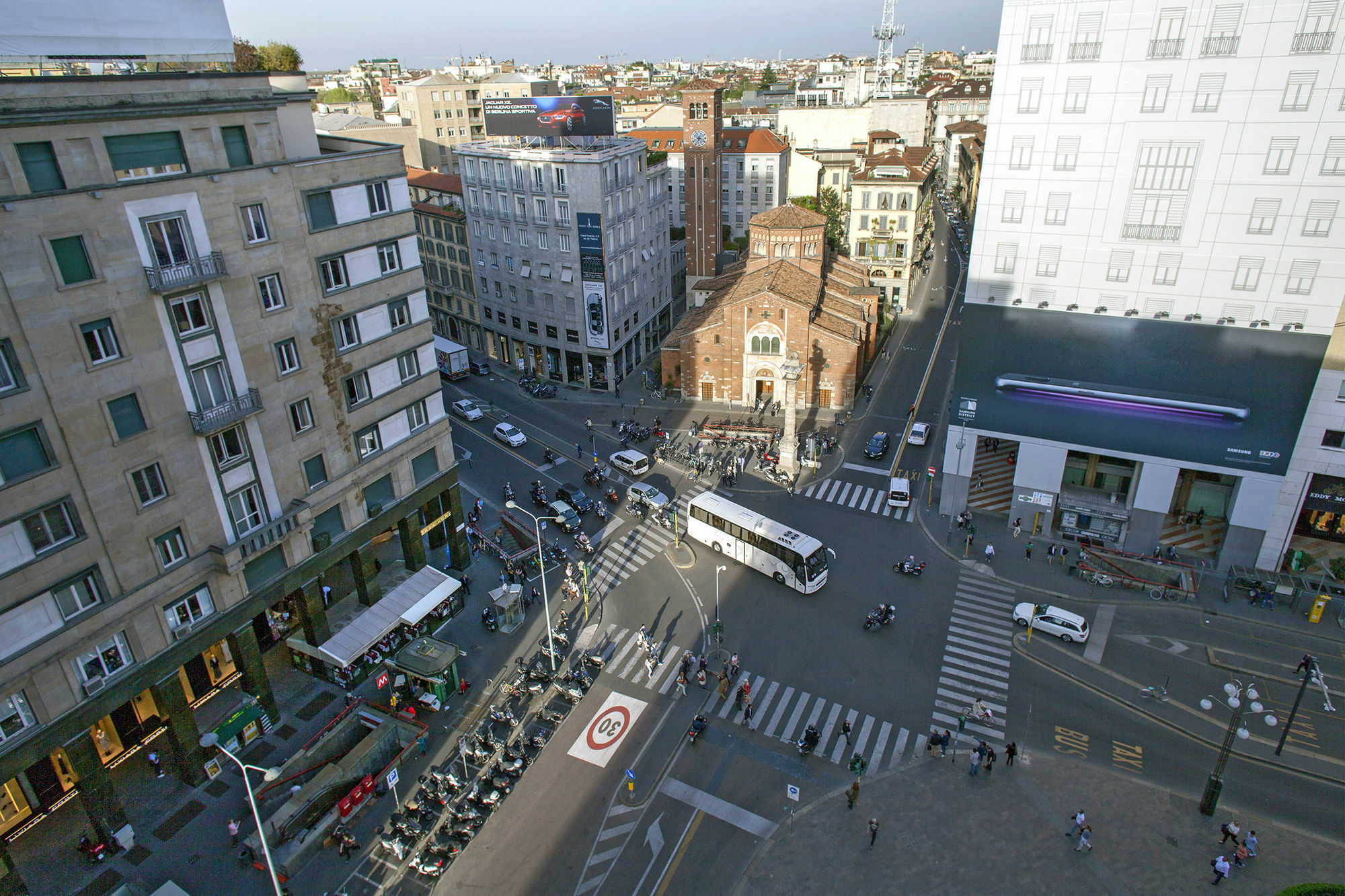 My Bed Montenapoleone Hotel Milan Exterior photo